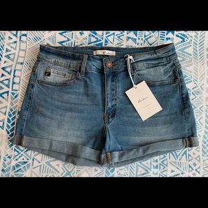NEW KanCan Mid Rise Light Wash Shorts, Size 29/11